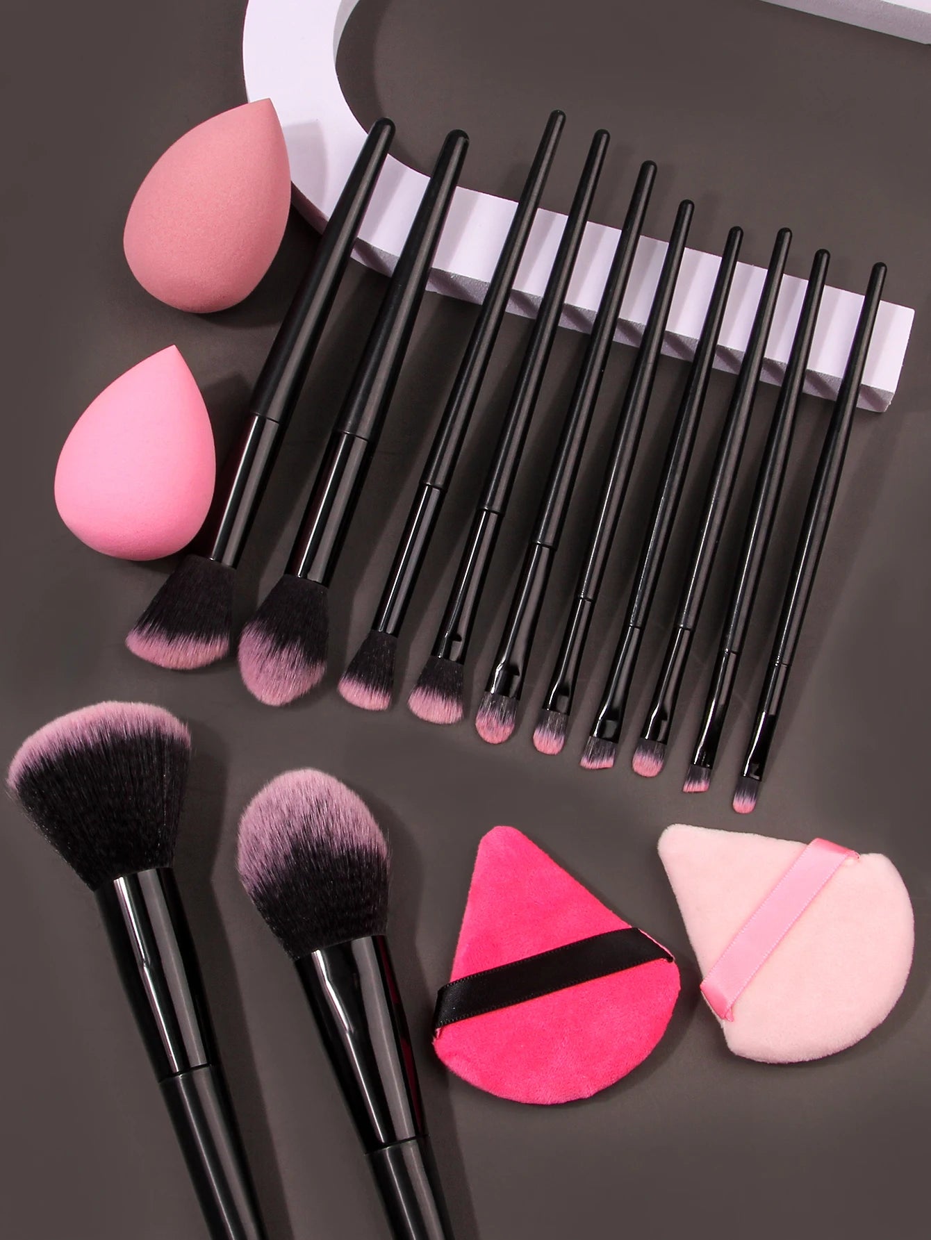 High-end makeup tools: 12 soft-bristled