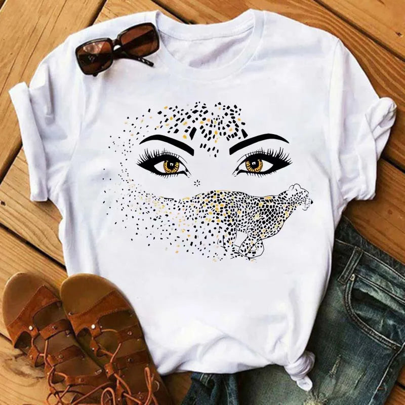 Maycaur Women’s Eyelash Print T-Shirt
