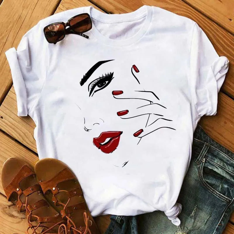 Maycaur Women’s Eyelash Print T-Shirt