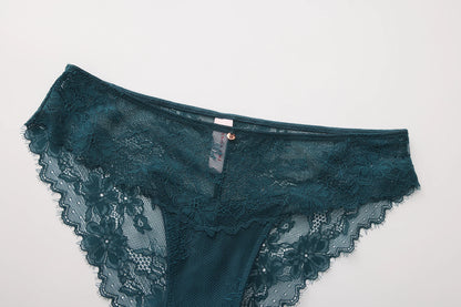Elegant Scalloped Lace Wireless Set