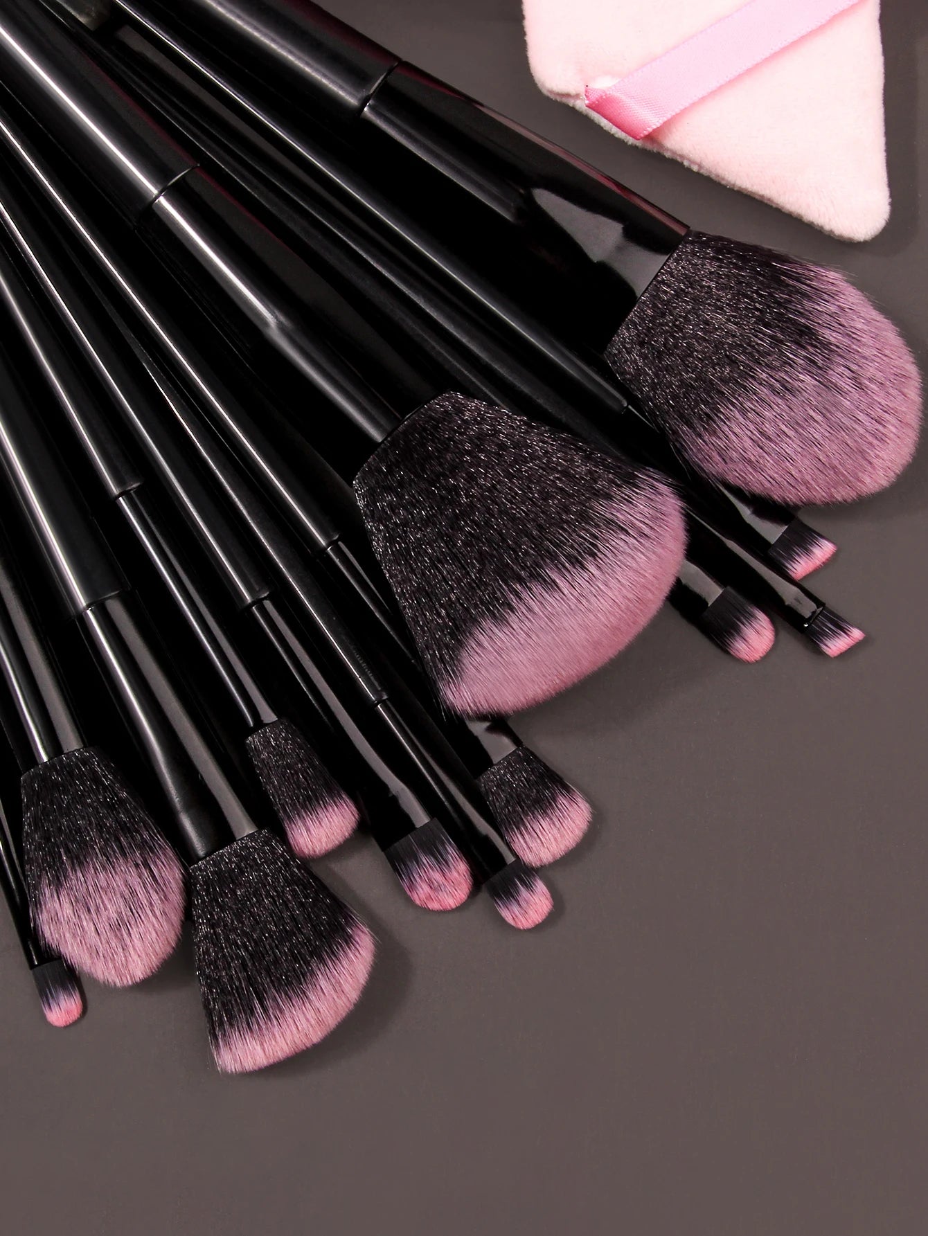 High-end makeup tools: 12 soft-bristled