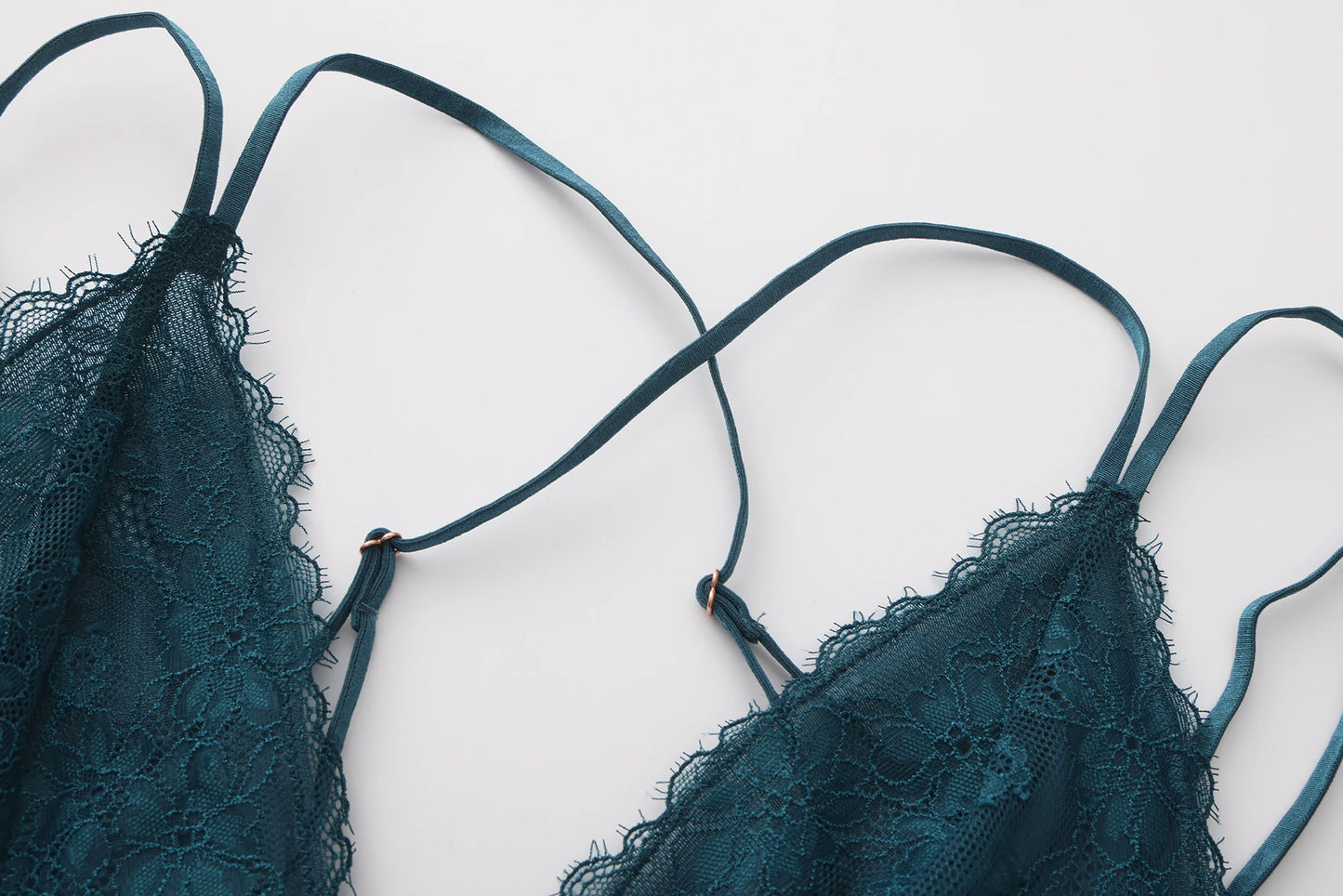 Elegant Scalloped Lace Wireless Set