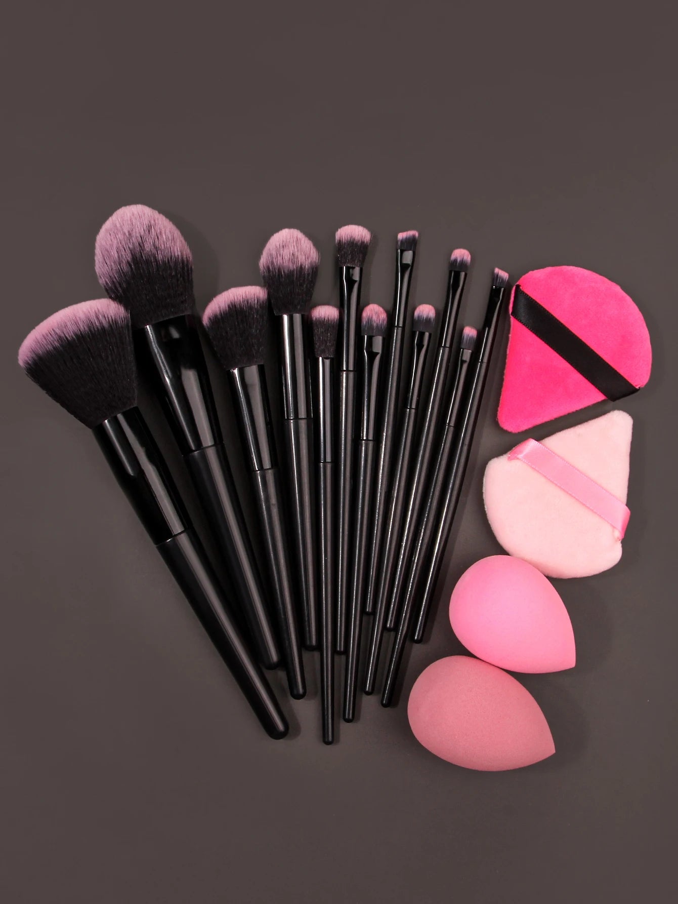 High-end makeup tools: 12 soft-bristled